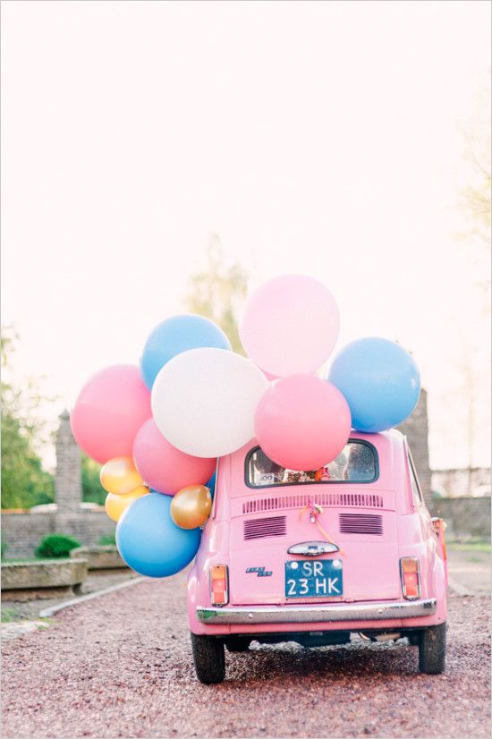 Globos gigantes para decorar el coche de novios