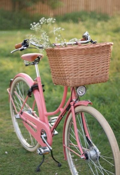 Que linda esta bicicleta cor-de-rosa! *-*