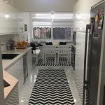 Modern stile siyah, beyaz kontrastı. Zeynep hanımın yeni mutfağı.