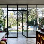 Naast dat een stalen deur veel meer licht toelaat in je woonruimte, laat het ...