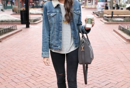 chica caminando en la calle