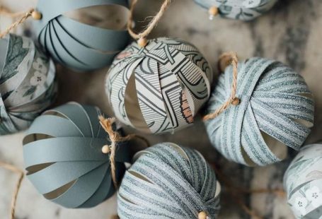 my scandinavian home: 2 Beautiful Christmas Decorations You Can Make From Wallpaper!
