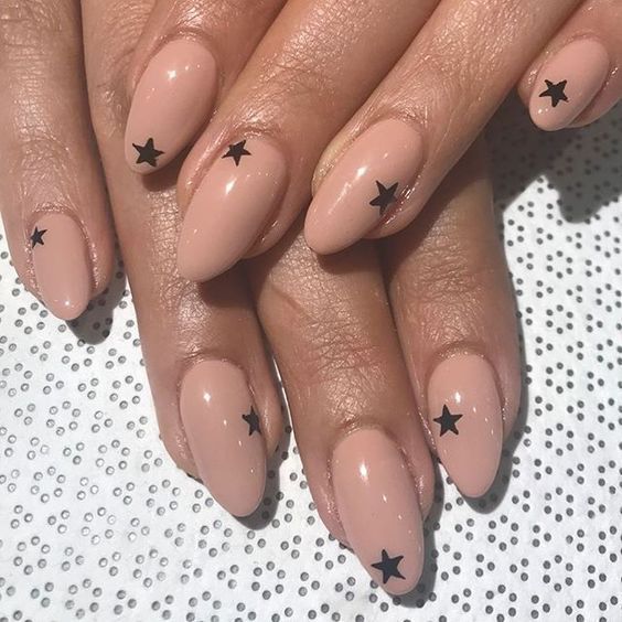 39 Stunning Minimalist Nail Arts for Everyday Style | MARMALETTA #nails #nailart #naildesign #naildecor #color 