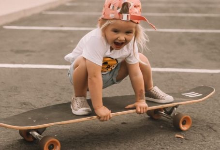 Rosie is skateboard obsessed and has been doing lessons with daddy! She seriously loves it and she is already better than me 🤷🏼‍♀️ here are some pics from her latest lesson 💗 david gallegos  #girlswear #follow #fashion