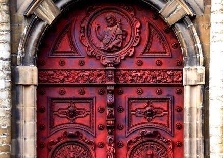 101 Ideas For Red front Door Design #FrontDoor #RedDoor #RedFrontDoor #HomeDecor #HomeDesign