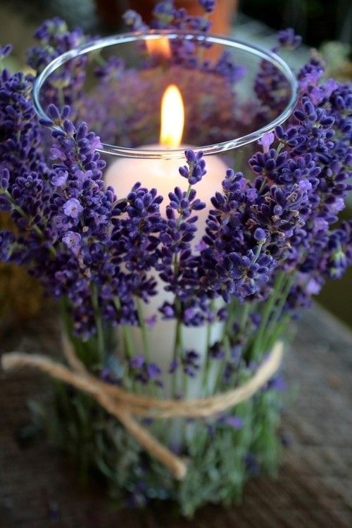 8 Beautiful DIY Wedding Decor Ideas on a Budget  @Suzy's Artsy Craftsy Sitcom #wedding #weddingdiy #weddingflowers #weddingcandles