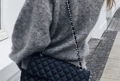 Chanel Classic Flap bag / street style fashion #desginerbag #luxury #chanel #chanelbag #streetstyle
