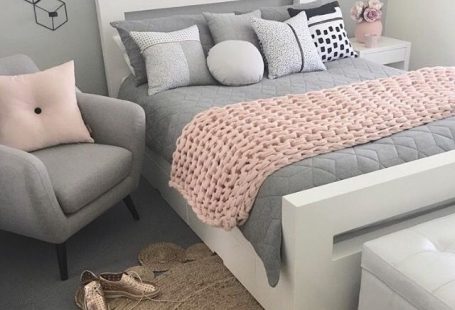 A grey and pink bedroom