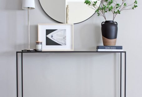 AM Dolce Vita: DIY Moroccan Wedding Blanket Tassels, Minimalist Hallway Table, Round Mirror, Modern Rustic Style, Hygge Home, Scandinavian Style Home, black metal entry table with round mirror above, lamp on entry table, modern simple console table style,