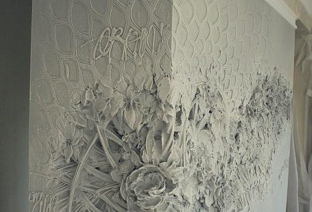Artist Brings Rooms to Life With Impressionist-Inspired Relief Sculptures on Walls