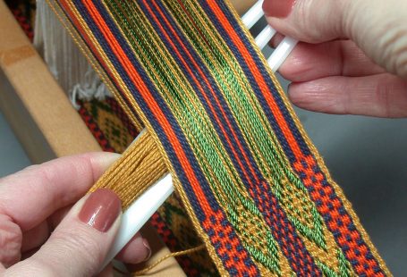 Daryl offers a full-day Inkle Weaving course on Sunday