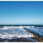 Premium Wandfolie »Rico Ködder: Buhnen an der Küste der Ostsee«
