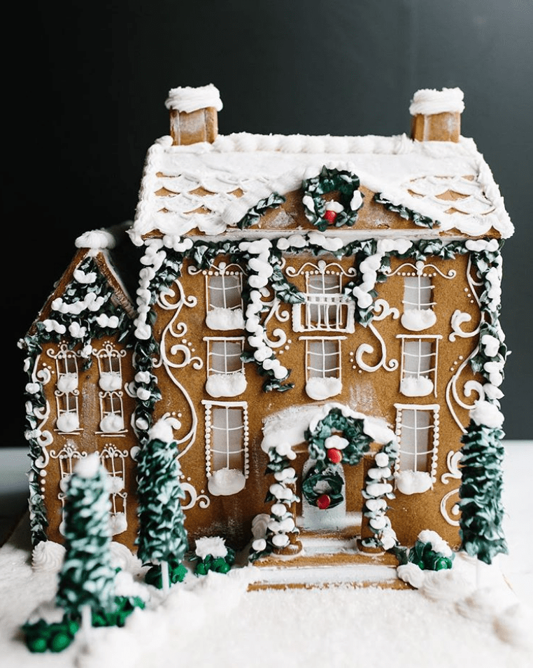 Amazing Christmas gingerbread house ideas. Decorate gingerbread houses for Christmas this year or just look through the pictures to get decorating inspiration. #gingerbread #gingerbreadhouse #christmas 
