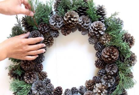 Easy & long lasting DIY pinecone wreath: beautiful as Thanksgiving & Christmas decorations & centerpieces. Great pine cone crafts for fall & winter! - A Piece of Rainbow #pinecones #pineconecrafts #diy #homedecor #homedecorideas #diyhomedecor #thanksgiving #christmas #christmasdecor #christmascrafts #christmasideas #christmasdecorations #crafts #wreath #centerpiece #farmhouse #vintage #farmhousestyle #farmhousedecor #weddingdecor