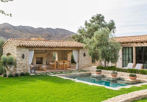 This beautiful mediterranean style, single family private residence was designed by OZ Architects, located in the affluent town of Paradise Valley, Arizona.