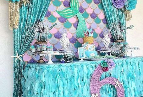 Beautiful ideas for decorating a food stand in a mermaid birthday party for girls (or boys).