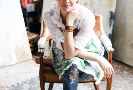 BTS with artist Deann Hebert: www.stylemepretty...