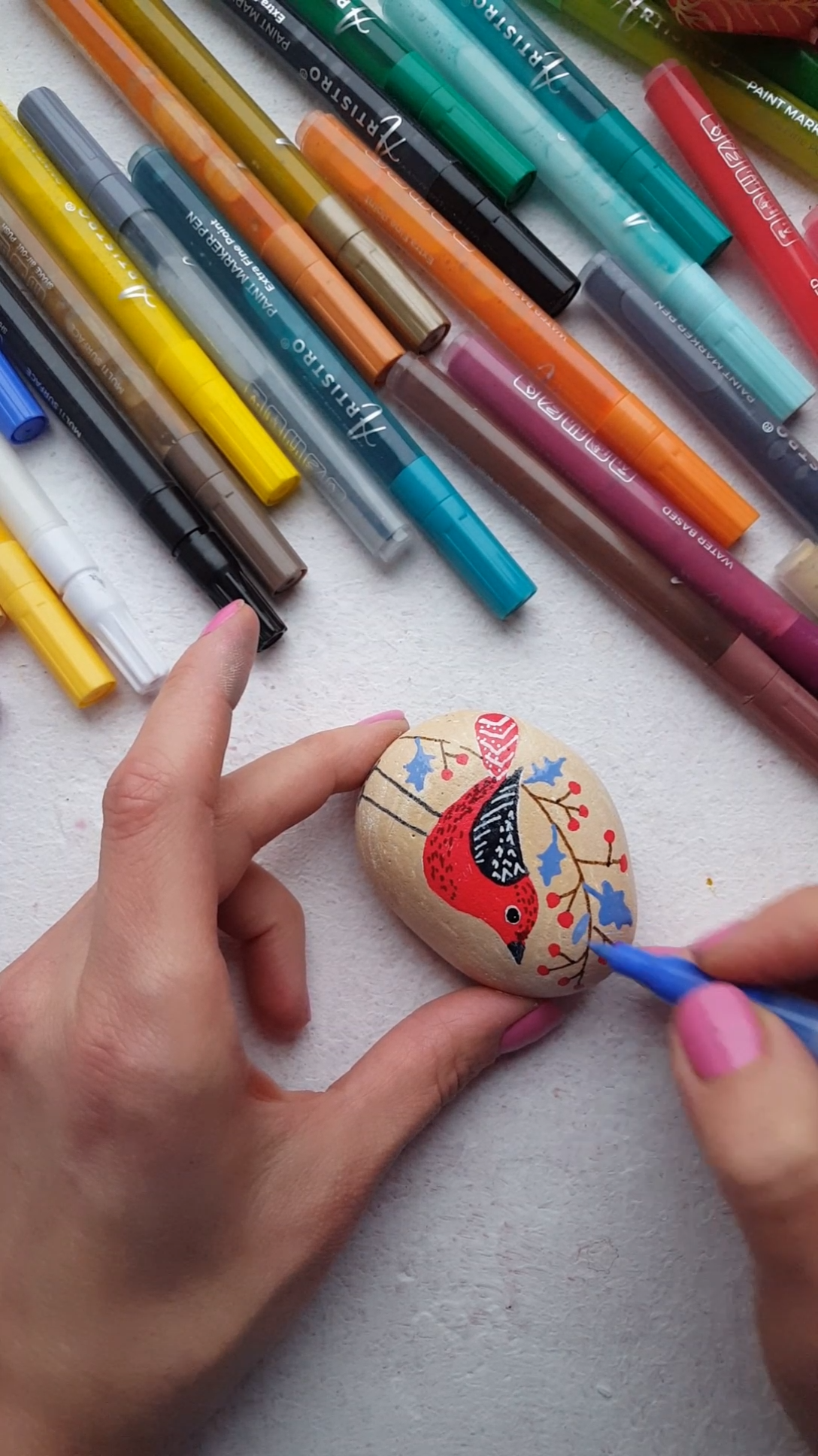 Cute christmas birds with Artistro paint pens. Christmas rock designs.