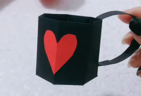 A simple tutorial to show you how to DIY a cute paper mug  Please follow use to support our works :-).