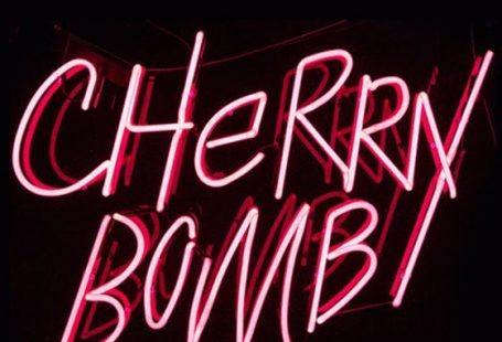 Cherry Bomb: Rosa Neonlicht / Neonlampe. Inspiration.