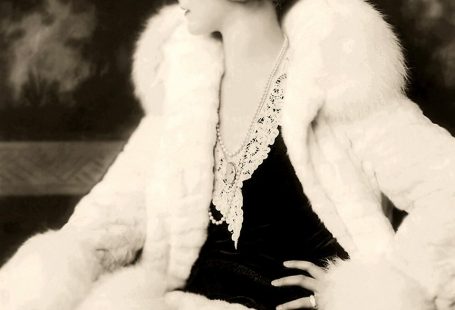 Dorothy Knapp.