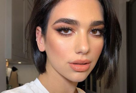 Dua Lipa on Instagram: “Thanks @nikki_makeup for my lil xmas glam piccy x”