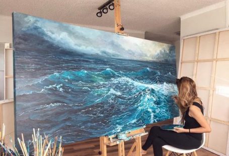 Painter Vanessa Mae Art captures the vibrant motion and energy of ocean waves that will make you feel like youâ€™re lost at sea.