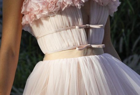 Giambattista Valli Fall 2017 Couture Fashion Show Details