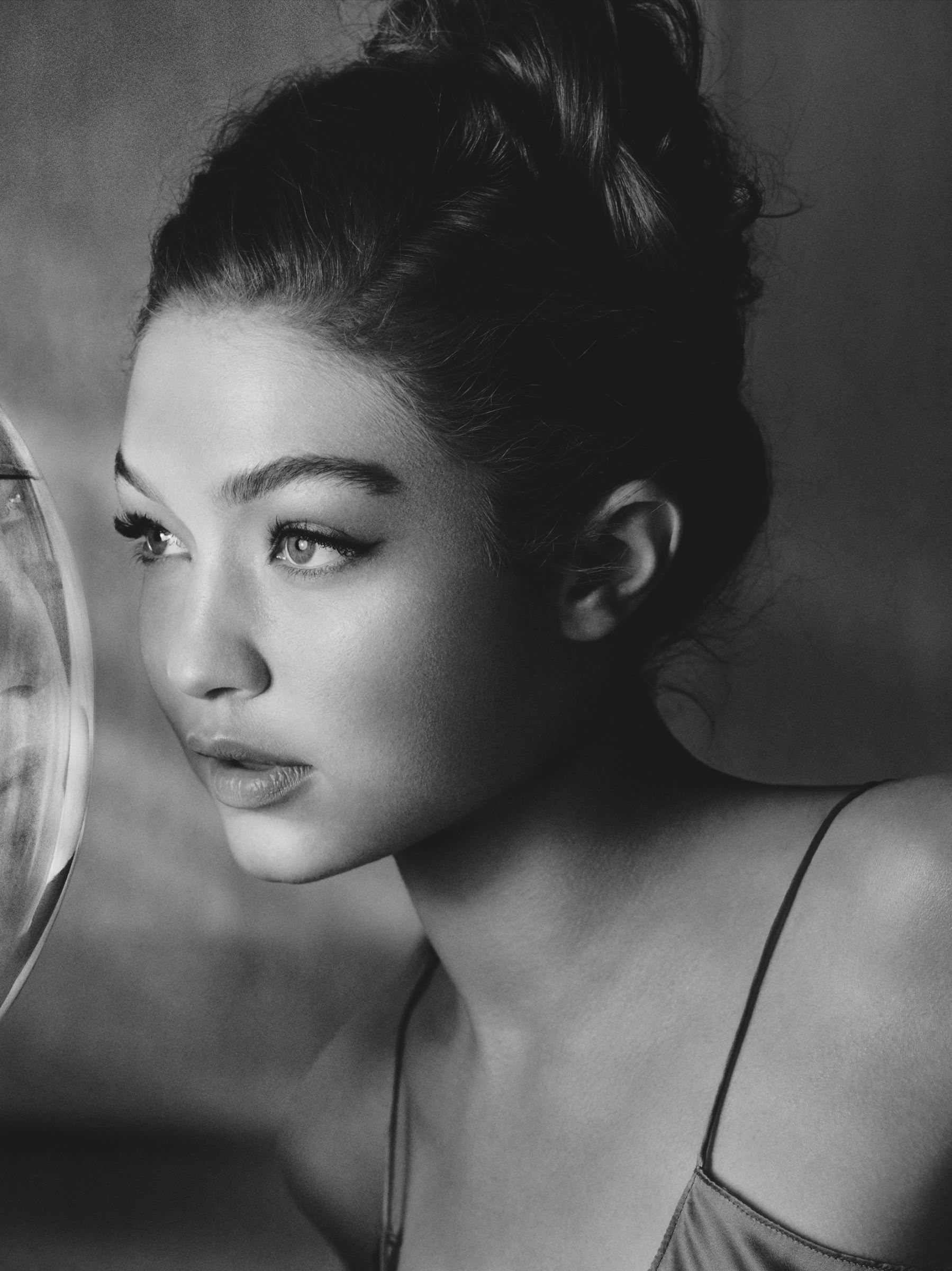 Gigi Hadid et Lætitia Casta illuminent le calendrier Pirelli 2019