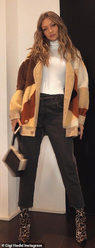 No help needed: Hadid seemed perfectly fine in finding her right angles... #gigihadid