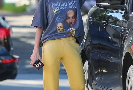 In the dog house: Later she peeled off her sweater to reveal a vintage Snoop Dogg tee shir...#haileybaldwin #yellow #dailymail #snoopdogg