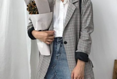 This is a classic and business option for how to style a denim skirt. #skirt #jean #denim #plaid #plaidjacket