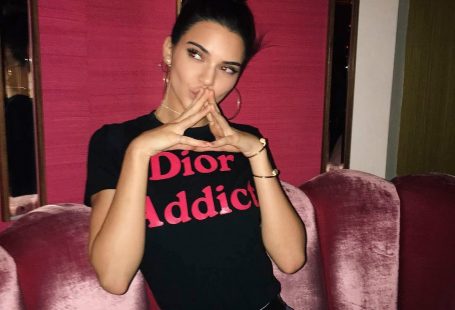 Kendall Jenner Revives the Socialite Slogan Tee