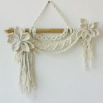 This minimalist macrame with flowers can be an interesting element in both the childrens room, the bedroom or the office instead of the floral element. It can perfectly interact with the background and arrangement during romantic photo shoots. The size of the stick is about 54 cm. The length of the