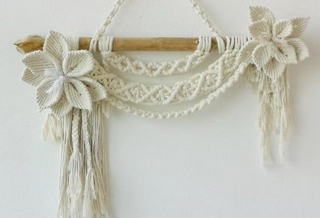 This minimalist macrame with flowers can be an interesting element in both the childrens room, the bedroom or the office instead of the floral element. It can perfectly interact with the background and arrangement during romantic photo shoots. The size of the stick is about 54 cm. The length of the
