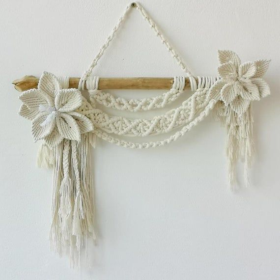 This minimalist macrame with flowers can be an interesting element in both the childrens room, the bedroom or the office instead of the floral element. It can perfectly interact with the background and arrangement during romantic photo shoots. The size of the stick is about 54 cm. The length of the