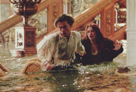 97 yıl önce bugün: Tanrı bile batıramaz denilen, zamanının en büyük yolcu gemisi Titanic, okyanusun derinliklerini boyladı. 1513 kişinin ölümüne sebep olan facia, aynı zamanda tarihin en iyi aşk filmlerinden birine konu oldu.pic.twitter.com/TFDK7Rluws