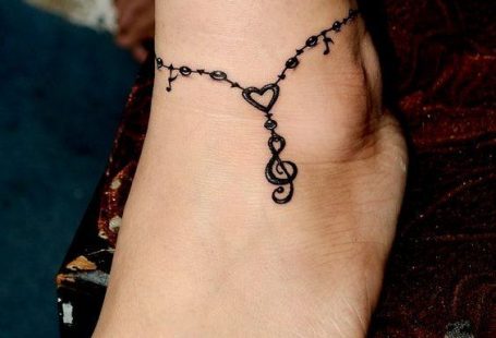 28 Anklet Tattoos to Honor the ’90s Girl You’ll Always Be