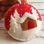 Décoration de Noël feutrine - paysage d’hiver rouge fond Cette annonce est pour 1 ornement Taille d’environ 8,5 cm Mélange de matière laine feutrine et feutre de laine Fait à la main à partir de feutre avec beaucoup de soin et de haute précision. S’il vous plaît noter que les ornements