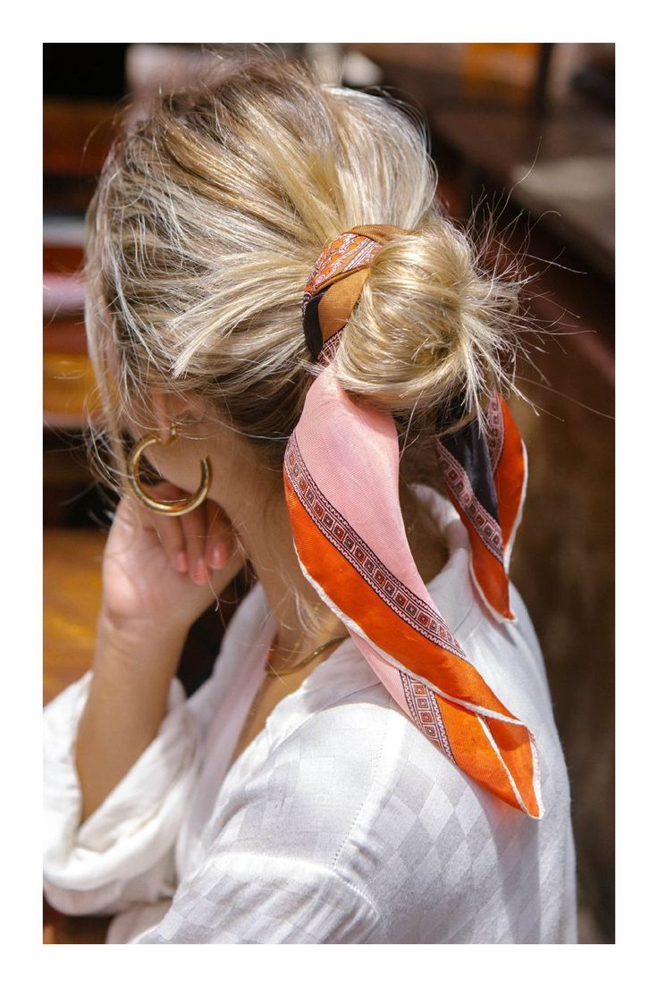 Pañuelos y coletas de súper moda en esta temporada #TiZKKAcabellos #hair #hairstyles #mascada #cabello 