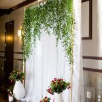 Ceremony arch, vine backdrop - photo by Rachel Gomez Photography / Ruffled Blog