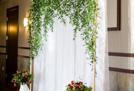 Ceremony arch, vine backdrop - photo by Rachel Gomez Photography / Ruffled Blog