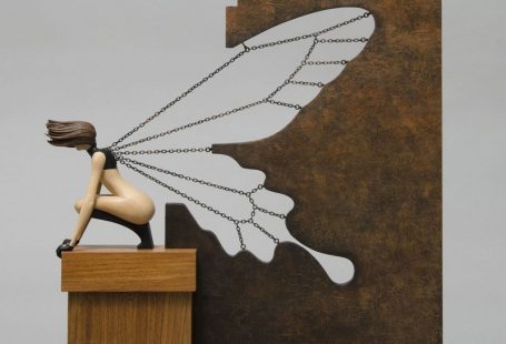 Surreal wood sculptures by artist John Morris inspired by imagery from fashion photography, muscular structure and skeletal bone. He skillfully uses leathe