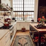 The Nordroom - Ein Vintage Industrial Barn-Haus mit einem schönen grünen Samtsofa  #einem #grunen #industrial #nordroom #samtsofa