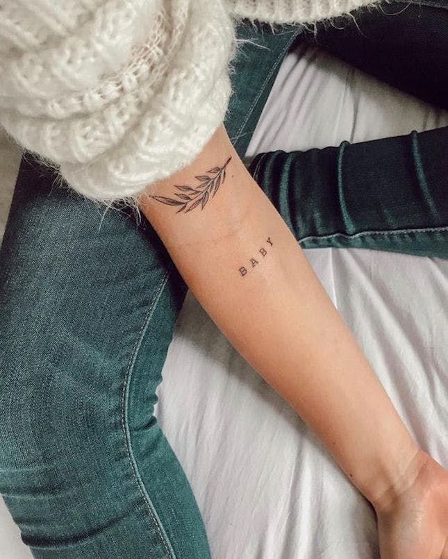The Perfect Tiny Tattoos to Mix With Delicate Jewelry to Usher in Spring | Brit + Co #tattoos #smalltattoos #tattoosforwomen #tatouage 