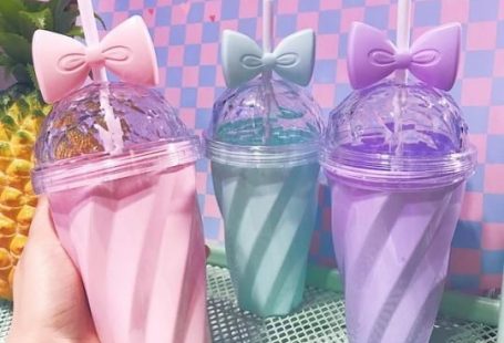 This adorable bow water bottle is perfect for little boys and girls wanting to show off their smol and cute age regression side while being beyond adorable and incognito! A great alternative to traditional baby bottles with nipples! Available in 4 beautiful colors of your choosing: Pink, Purple, Magenta, and Cyan.