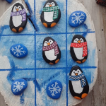 So cute rock painting idea with penguins. Christmas rock painting idea with Artistro paint pens. Awesome Tic-tac-toy Christmas painting.