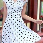 V neck dress = gratis patroon vanaf maat 44 tot en met 50 MAAR... geen werkbeschrijving en de patroondelen zijn in het Russisch. Wie kan dit wondermooie kleedje maken en ons een werkbeschrijving bezorgen ?? please......