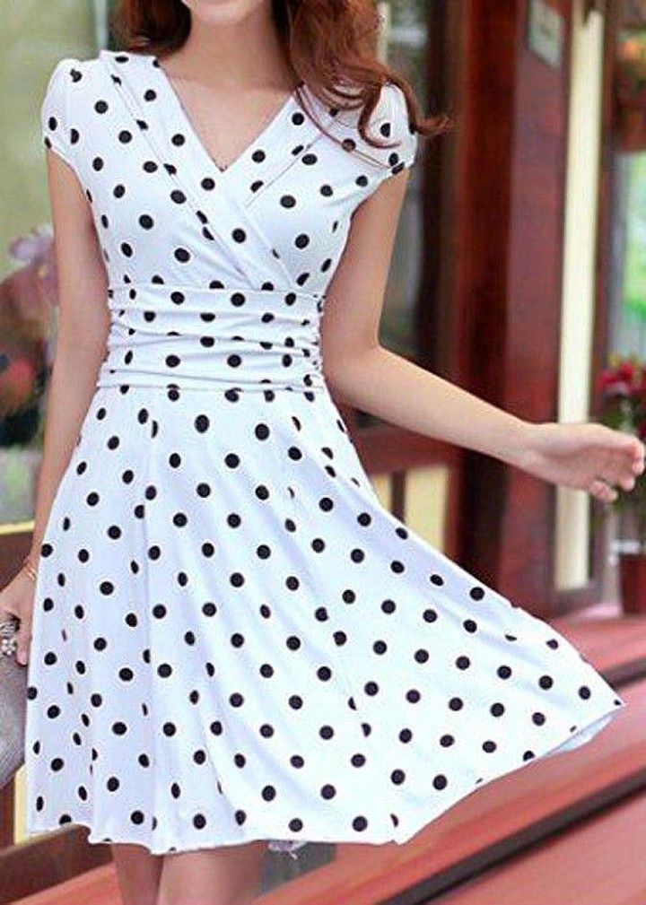 V neck dress = gratis patroon vanaf maat 44 tot en met 50 MAAR... geen werkbeschrijving en de patroondelen zijn in het Russisch. Wie kan dit wondermooie kleedje maken en ons een werkbeschrijving bezorgen ?? please......