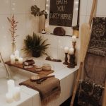 Als het buiten weer koud en donker wordt, is het extra leuk om je badkamer gezellig te maken met decoratie. Op dit bord vind je ideeën voor een echte herfst/winter badkamer! Kijk voor meer inspiratie op: www.sanidump.nl/...